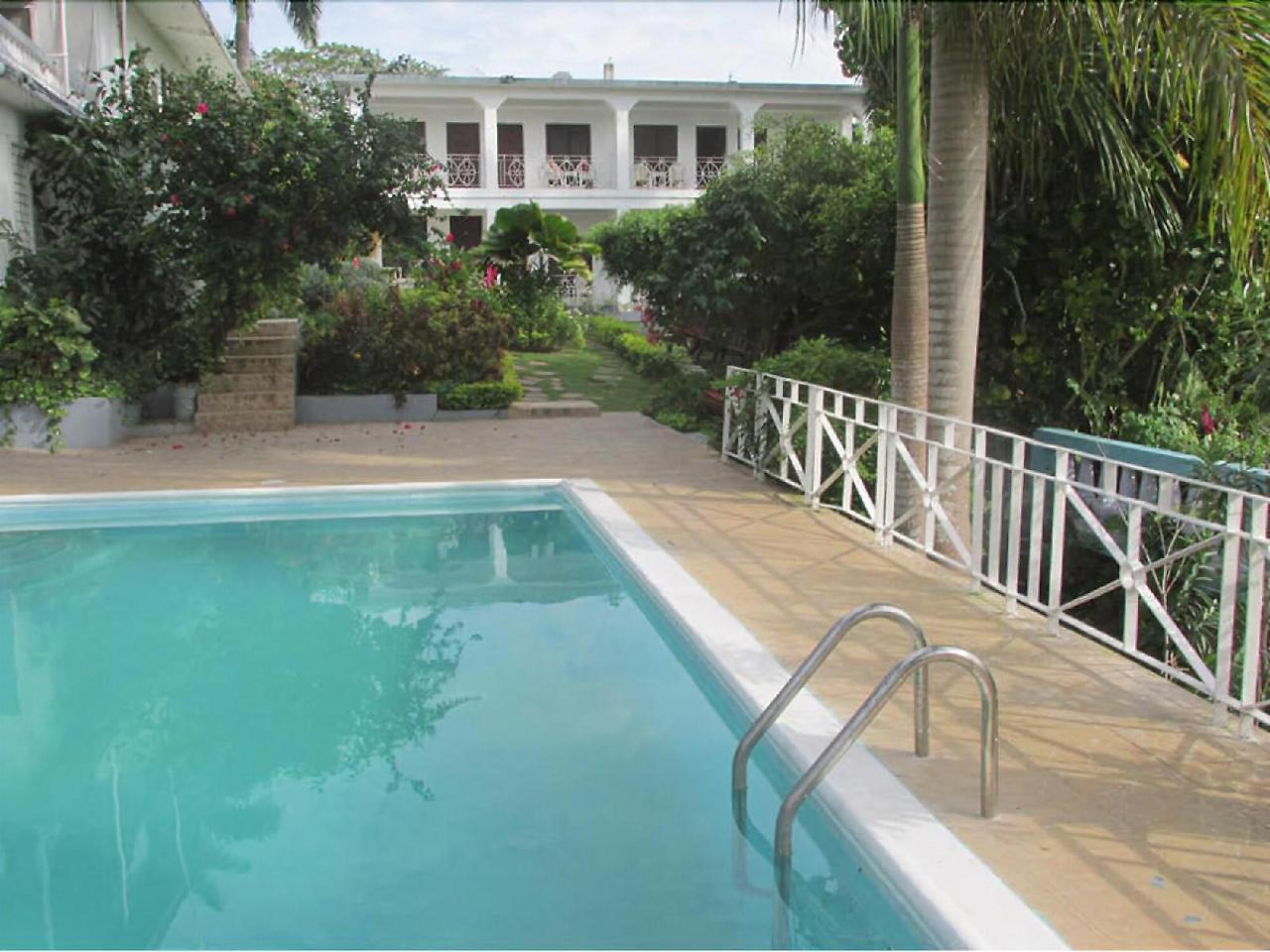 Paradise Brandon Hill Guest House Montego Bay Buitenkant foto