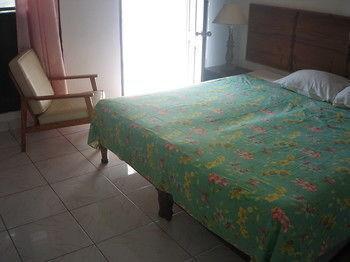 Paradise Brandon Hill Guest House Montego Bay Buitenkant foto